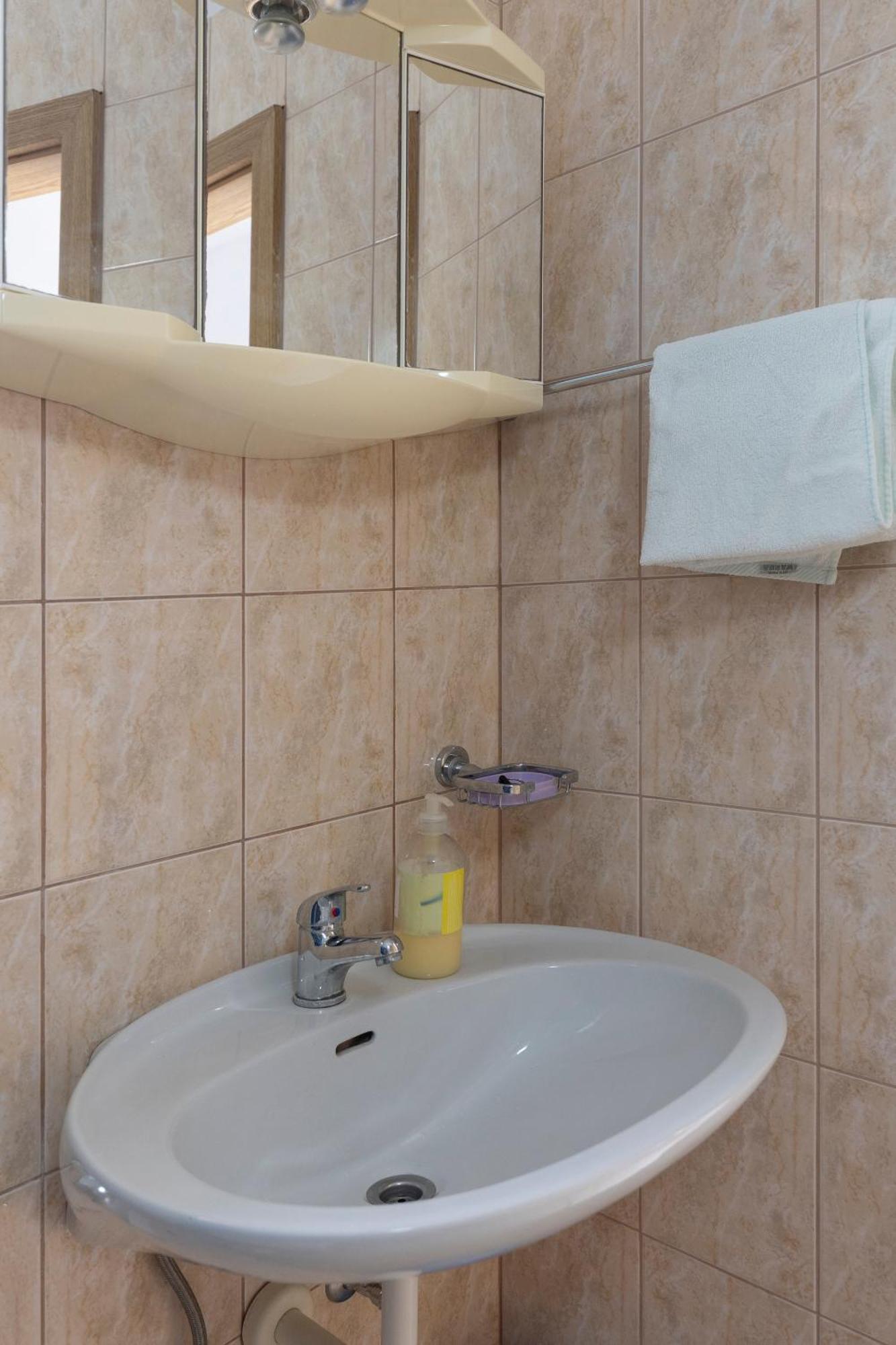 Apartments By The Sea Zuronja, Peljesac - 10137 Brijesta Стая снимка